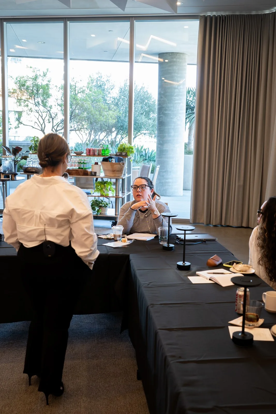 Attendee speaking at the U-shaped table while the presenter listens at IGNITE 2026